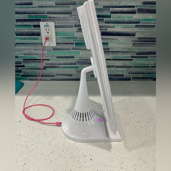 Bluetooth LED Makeup Mirror - Reduced!!! - Picture 5 of 6